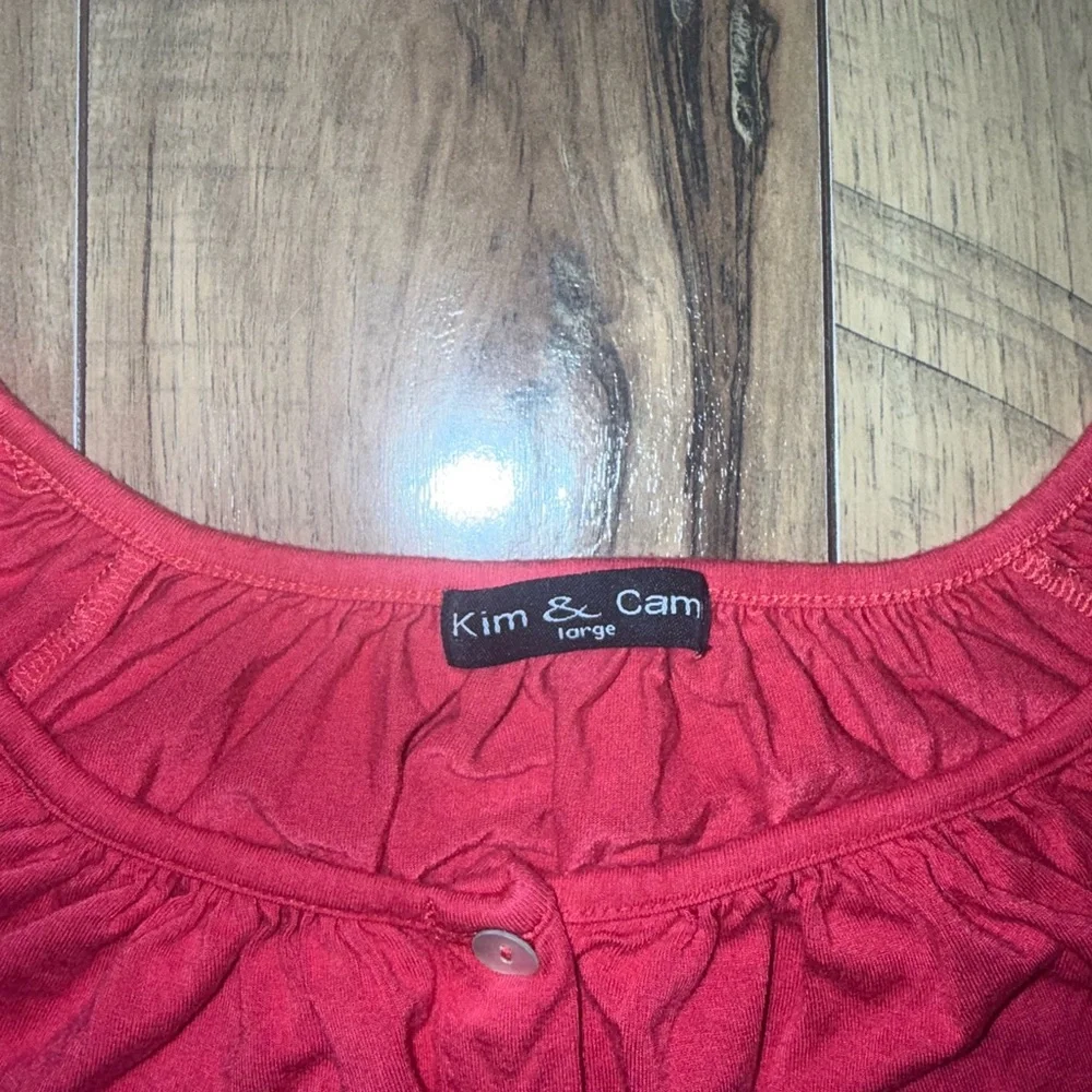 Red top - Picture 3 of 4